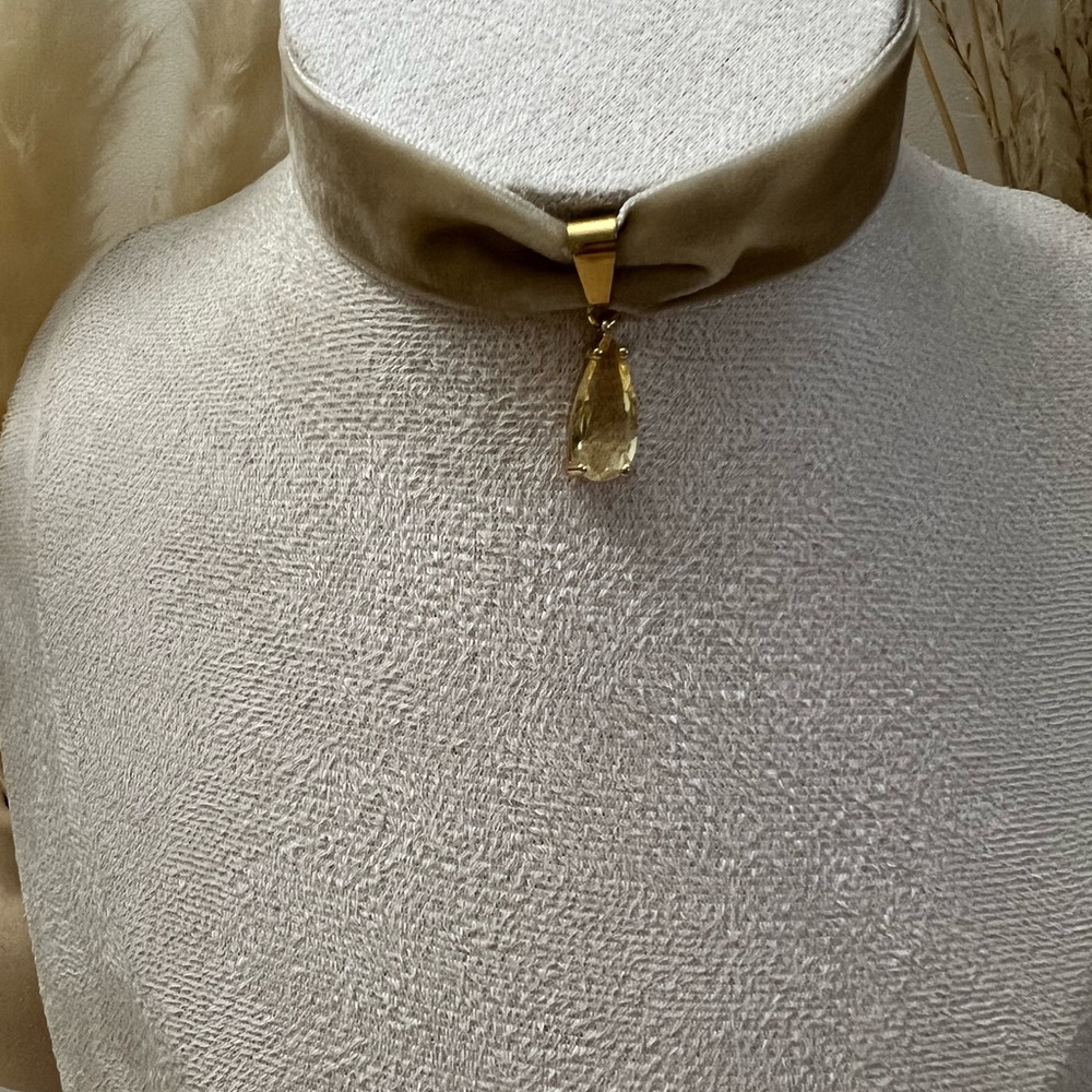 Glam Princess Pendant Choker: Handmade Elegant Velvet Choker - Picture 15 of 15
